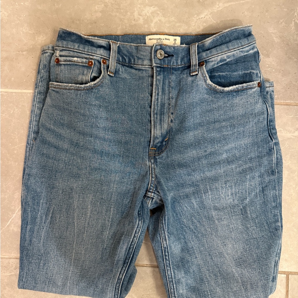 Abercrombie & Fitch AF Mom High Rise Jeans Size 26 Size 2 Pants